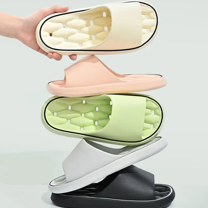 Chinelo Antiderrapante com Solado Vazado – Conforto e Segurança para Banheiro e Praia