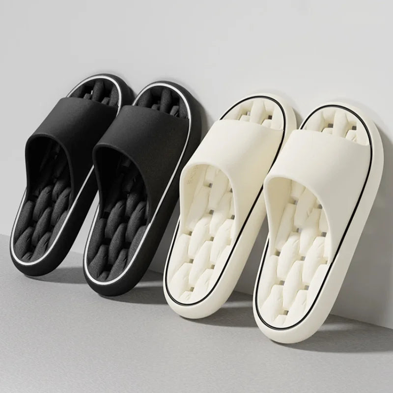 Chinelo Antiderrapante com Solado Vazado – Conforto e Segurança para Banheiro e Praia